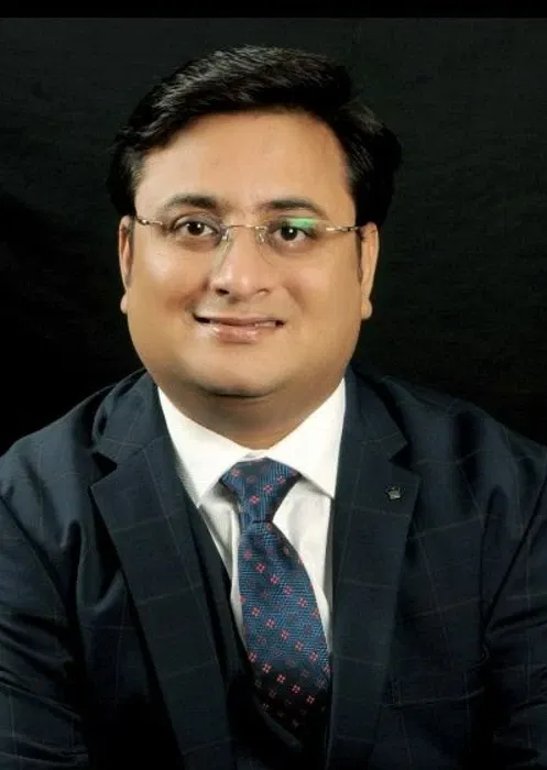 Book a call with Ashish Chaturmohta on sprect.