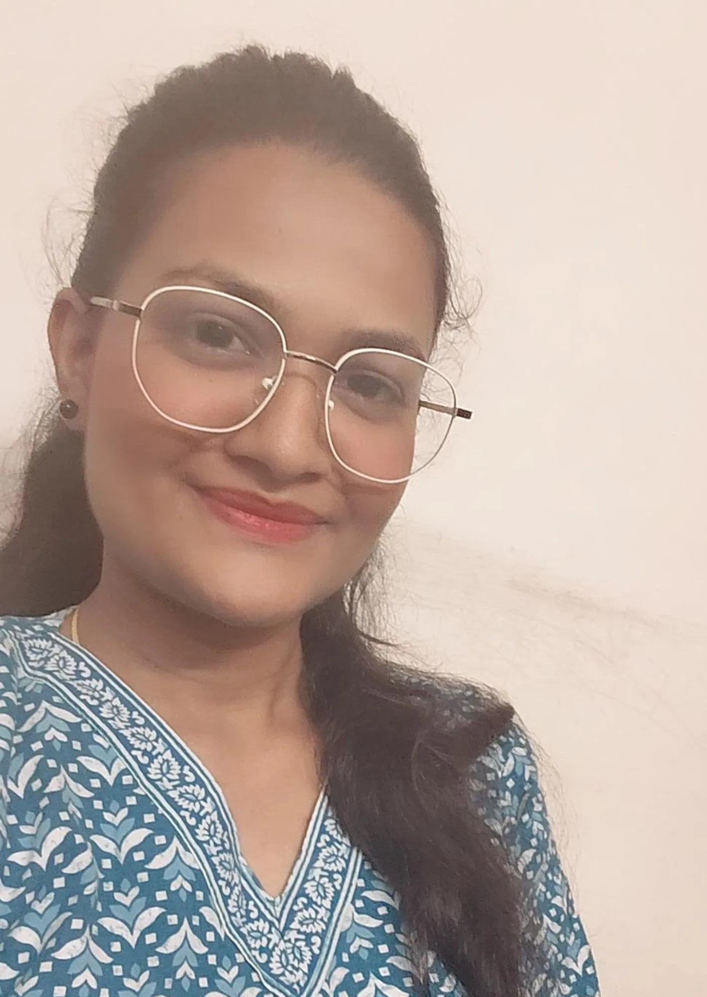 Book a call with SHUBHANGI SUTAR on sprect.