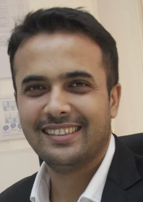 Book a call with Zeeshan Mukhi on sprect.