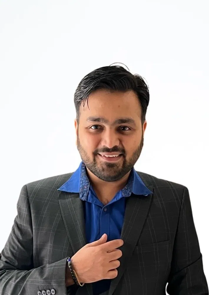 Book a call with Navin Shetty on sprect.